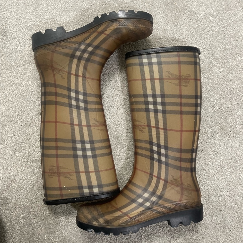 Burberry rainboots sz 40